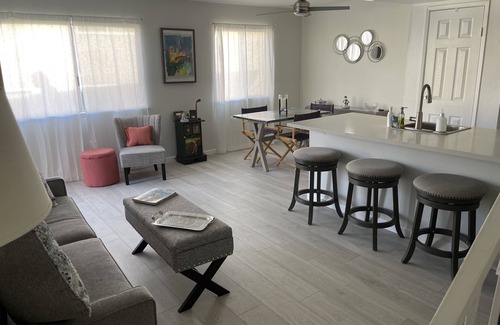 Palm Desert Condo | Updated perfectly located PD condo