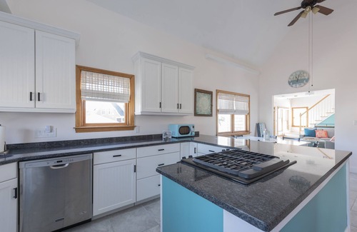 Newburyport House | Updated & spacious 4bd/2bth on Plum Island - 2 min walk to beach