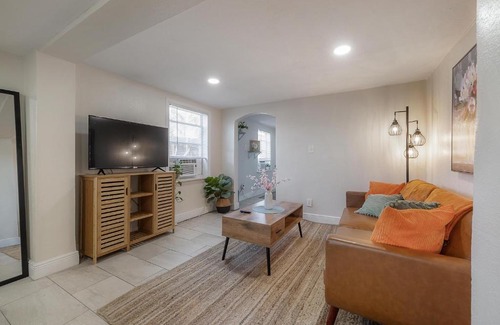 St. Petersburg - Clearwater Apartment | Updated St Pete Apartment at The Urban Standard 4
