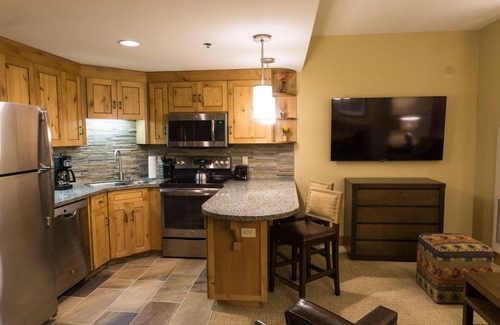 Park City Condo | Updated Studio w Full Kitchen Spacious Living Room by RedAwning - Save 20% on 7+ Nights!
