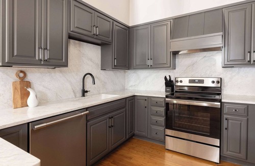 Old West Broad Neighborhood Condo | Updated Townhome | Free Parking