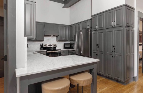 Old West Broad Neighborhood Condo | Updated Townhome | Free Parking