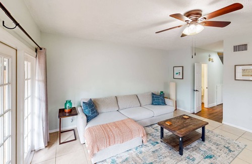Palma Ceia House | Updated townhome in the heart of South Tampa with fenced yard, deck, & W/D