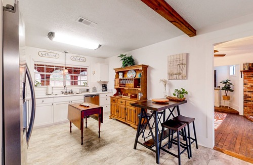 Milton House | Updated waterfront home with spacious outdoor living area, gaming room