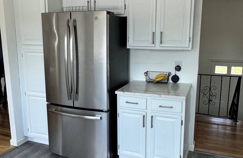 Deer Park House | Updated Zen Apartment w backyard retreat