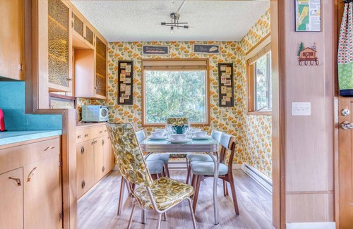 Tierra Del Mar House | Updates Galore, Queen Suite, Pool Table, Hot Tub, Near Beach in Tierra del Mar!