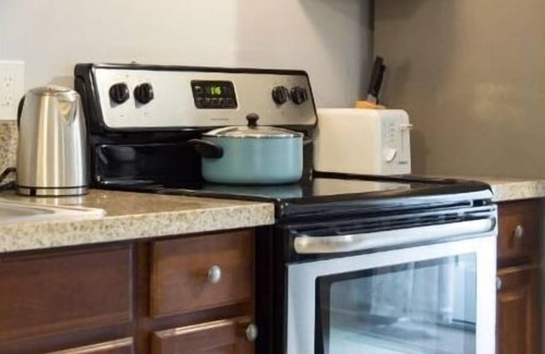 Boyds Apartment | 🌴☀️Upgraded 3 Bedroom Basement Apartment w/Private Entry 🌴☀️