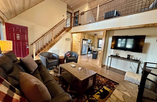 Boone Cabin | Upgraded 3 BR Blowing Rock Log Cabin near ASU,Tweetsie. AC,Firepit,Foosball.