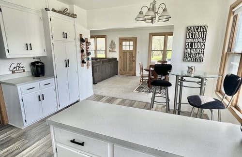 Cudahy House | UPGRADED 4BR Home in Milwaukee - Near airport and downtown