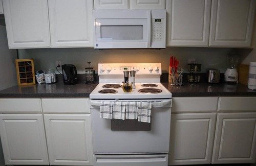 Southside Apartment | Upgraded apt With Everything you Need