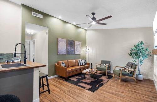 Kimberling City Condo | Upgraded Bungalow w Peaceful Views-Cmty Outdoor Pool, Mini Golf & More-Free Daily Tickets