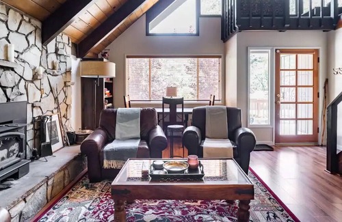 Idyllwild Ski Chalet | Upgraded Cabin w/ Spa and Gym. Ideal for families!