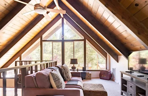 Idyllwild Ski Chalet | Upgraded Cabin w/ Spa and Gym. Ideal for families!