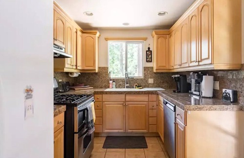Idyllwild Ski Chalet | Upgraded Cabin w/ Spa and Gym. Ideal for families!