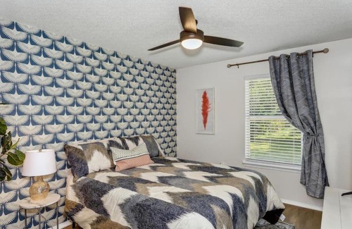 South Pensacola House | Upgraded Midcentury 3 BDR Home Downtown Pensacola