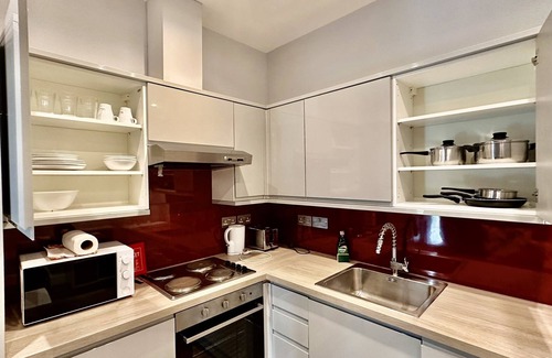St. Andrew's Apartment | Upminster Bridge Station Excel House