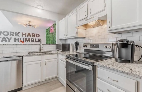 Grand Prairie House | Upon arrival you will be met with a calming sensation. 2 bedroom/2 bathroom.