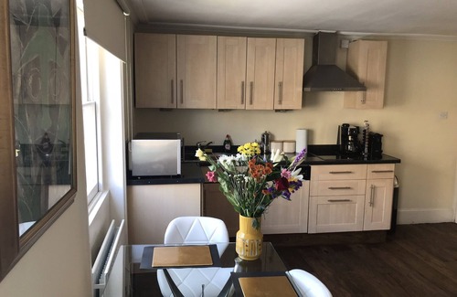 Larkhall Apartment | Upper Apartment in listed Georgian Town House in South Central London