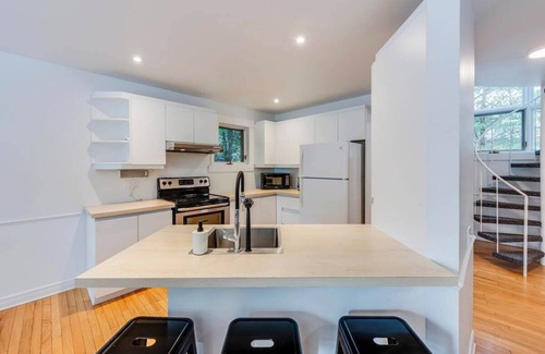 Saint Ferreol les Neiges House | Upper Twin House 1817 - Cottage with a spa, 2 minutes from the Mont-Sainte-Anne
