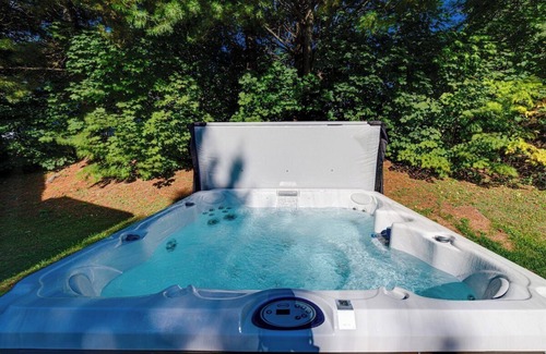 Saint Ferreol les Neiges House | Upper Twin House 1817 - Cottage with a spa, 2 minutes from the Mont-Sainte-Anne