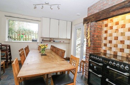 Haverfordwest Cottage | UPPER CALFFIELD FARMHOUSE, pet friendly in Haverfordwest