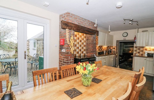 Haverfordwest Cottage | UPPER CALFFIELD FARMHOUSE, pet friendly in Haverfordwest