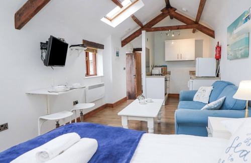 Haverfordwest Cottage | UPPER CALFFIELD STUDIO, pet friendly, with a garden in Haverfordwest