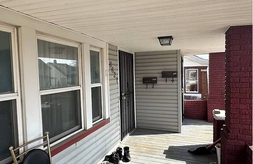 Garfield Heights Apartment | Upper Charming 2-bedroom apartment with AC, WiFi in lovely Garfield Heights