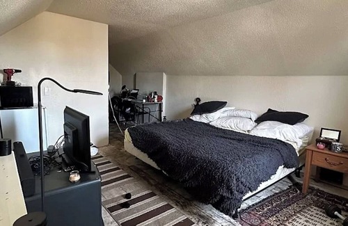 Garfield Heights Apartment | Upper Charming 2-bedroom apartment with AC, WiFi in lovely Garfield Heights