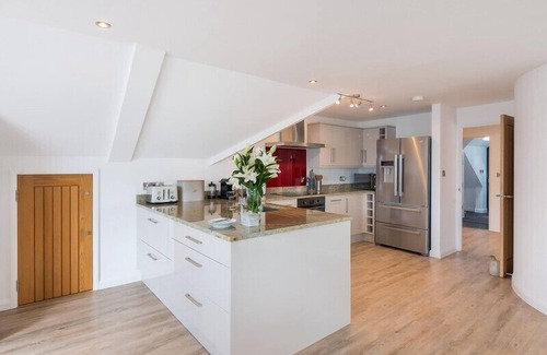 Rock Cottage | Upper Deck