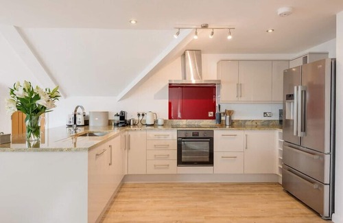 Rock Cottage | Upper Deck