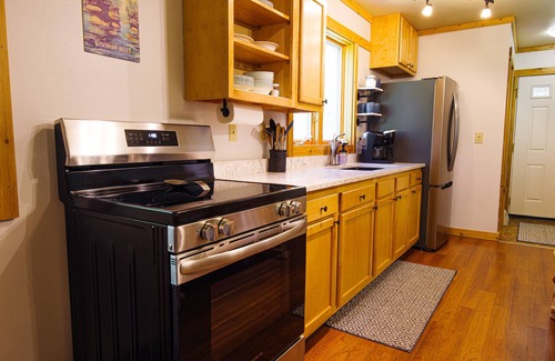 Wisconsin Dells Cabin | Upper Dells Riverfront/Private Dock/Kayaks/Firepit