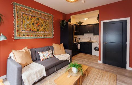 Belfast Apartment | Upper Eastside Boutique - Lush bed & Fab location