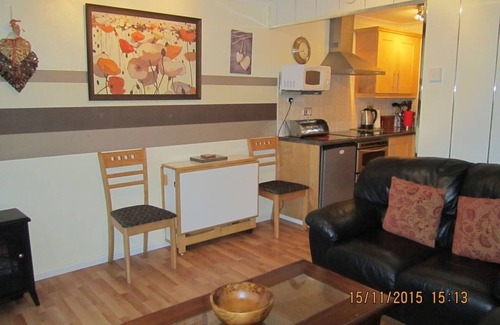 Bont Newydd House | Upper Lake Chalet , Dog and Pet Friendly