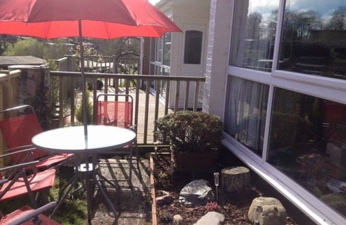 Bont Newydd House | Upper Lake Chalet , Dog and Pet Friendly