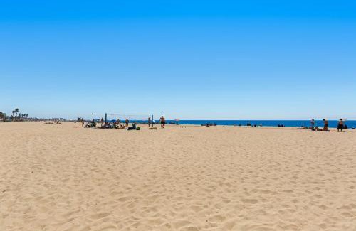 West Newport House | Upper Level Beach Retreat