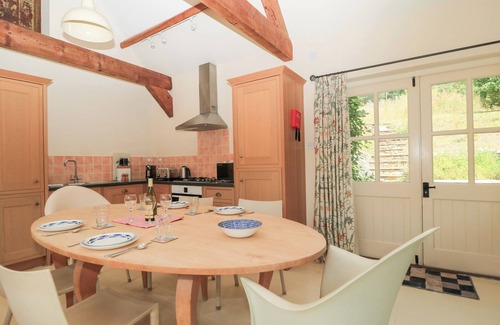 Coln St Aldwyns Cottage | UPPER MILL BARN, family friendly, with a garden in Coln St Aldwyns