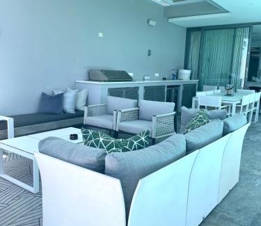 Sea Point Villa | Upper Sea View