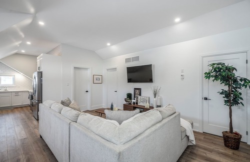 Cumberland Beach Cottage | Upper Shadow Creek Haven