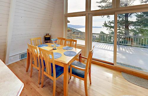 Oceanside House | Upper Sky Beach Cabin