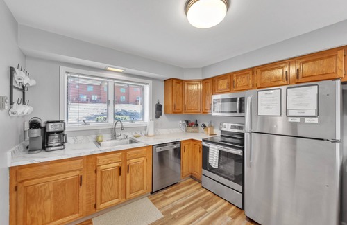 North Creek House | Upper Sleighride 25l - Wrap-around Deck End Unit 3 Bedroom Townhouse by The Summit at Gore Mountain