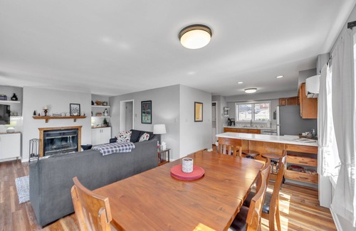 North Creek House | Upper Sleighride 25l - Wrap-around Deck End Unit 3 Bedroom Townhouse by The Summit at Gore Mountain