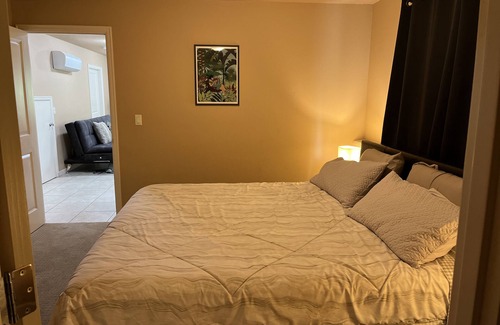 Arbor Lodge Apartment | Upscale 1/1 apt close to Fred Meyers, MAX tram and 305 exit