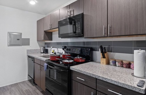 Corryville Apartment | Upscale 2 Bed Suite — Mins to Downtown Cincinnati!