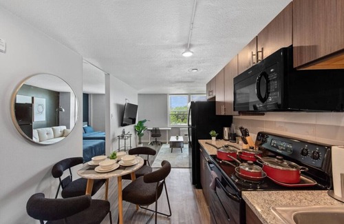 Corryville Apartment | Upscale 2 Bed Suite — Mins to Downtown Cincinnati!