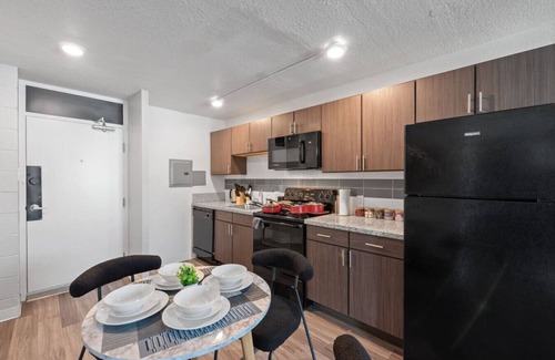 Corryville Apartment | Upscale 2 Bed Suite — Mins to Downtown Cincinnati!