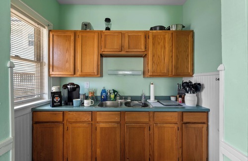 Bay View Apartment | Upscale 2 Bedroom in Bay View! lower OK