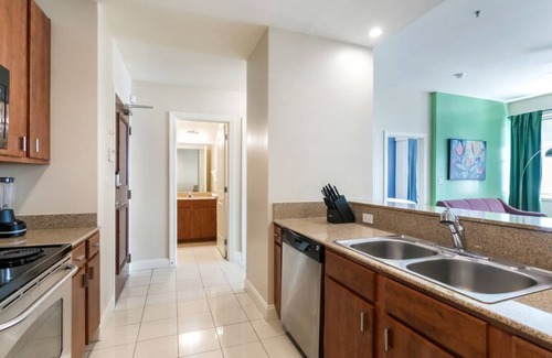 French Quarter Hotel | Upscale 2BR Condo Featuring Skyline Pool