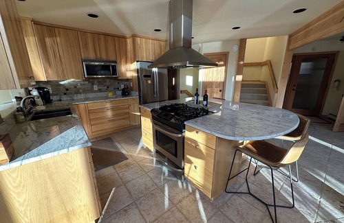 Talkeetna House | Upscale 3-bedroom lakefront house in Talkeetna
