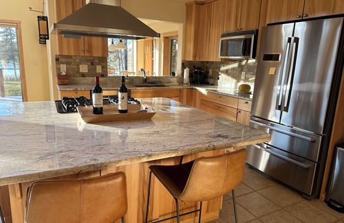 Talkeetna House | Upscale 3-bedroom lakefront house in Talkeetna